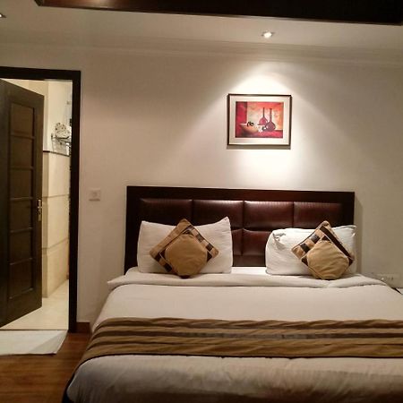 Hotel Aaron Castle New Delhi Bagian luar foto