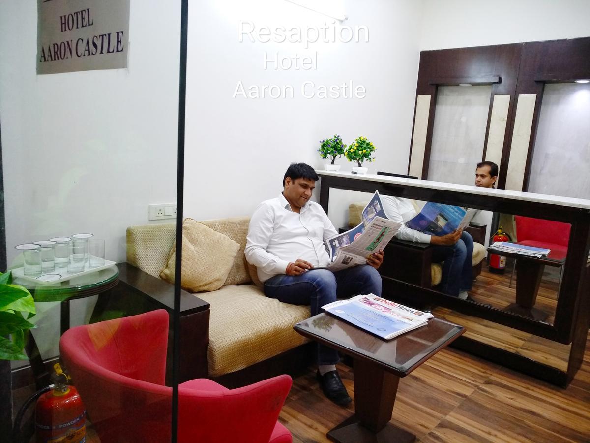 Hotel Aaron Castle New Delhi Bagian luar foto